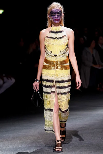 Look 40